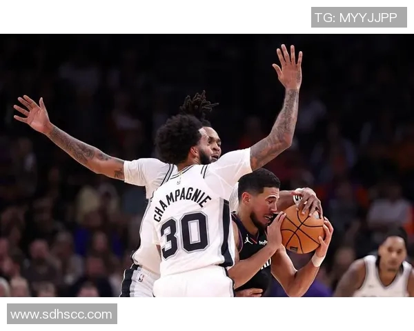 终于等到！吉莱斯皮点到篮板推反击 布克双手飞扣反超比分！